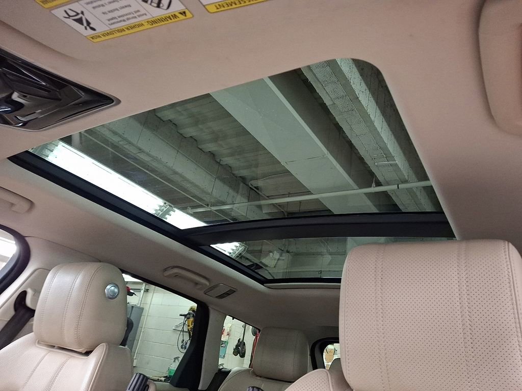 Used 2017 Land Rover Range Rover Sport HSE image 11