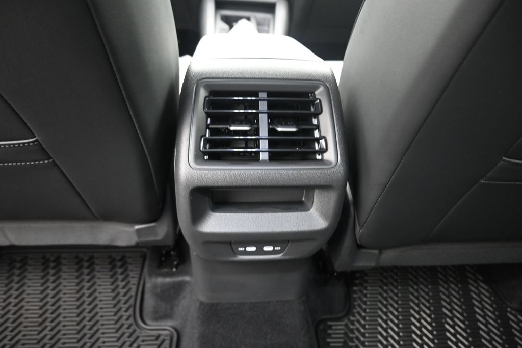New 2026 Volkswagen Tiguan SE FWD image 23