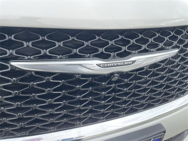 Used 2021 Chrysler Pacifica Touring-L w/ Premium & Safety Sphere Group image 31