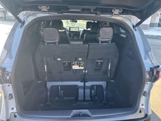 Used 2025 Toyota Sienna XLE Woodland Edition image 17