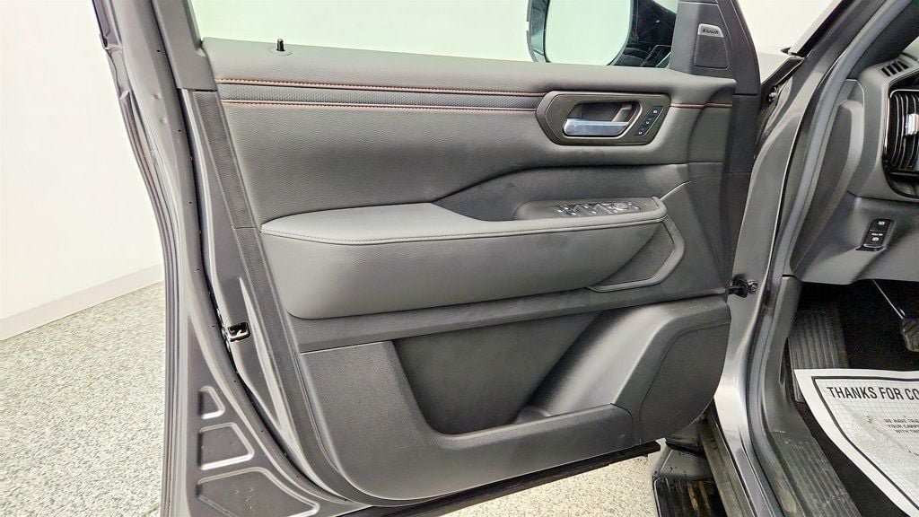 Used 2025 Nissan Armada PRO-4X AWD/4WD image 10