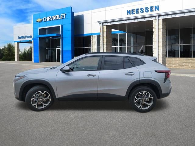 Used 2026 Chevrolet Trax LT FWD image 4