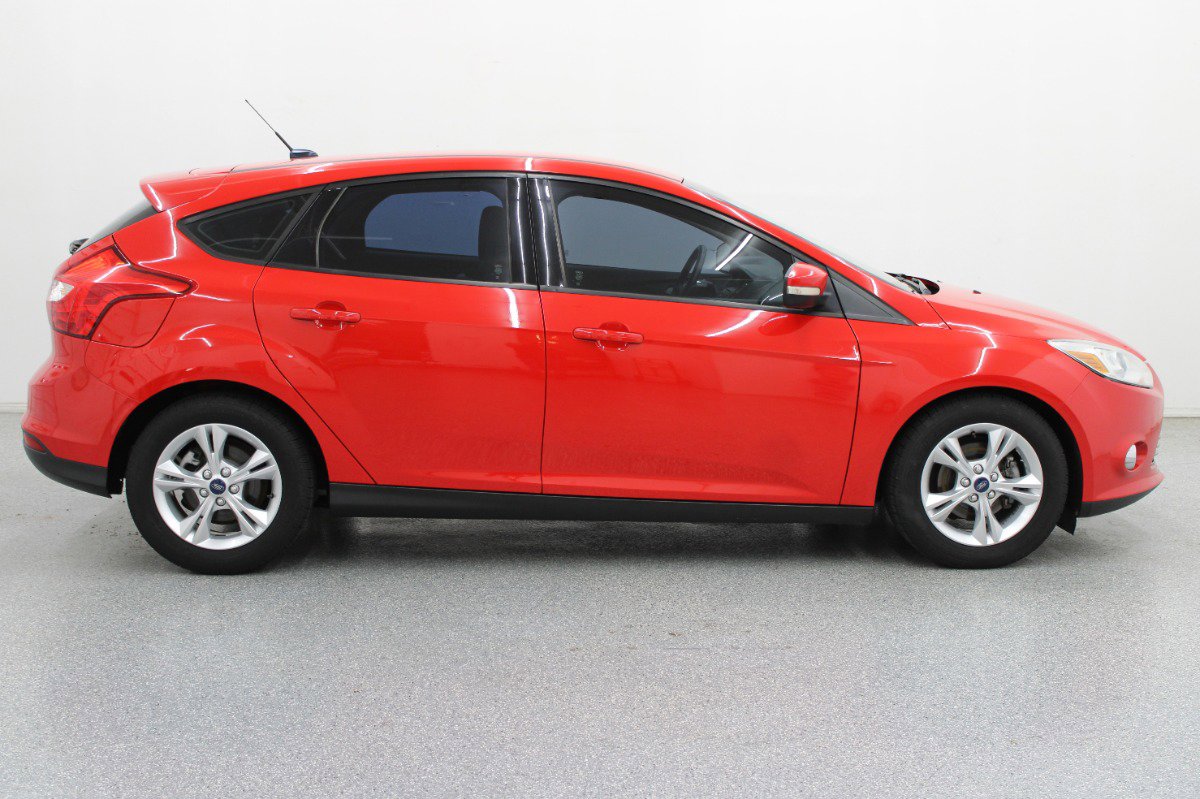 Used 2012 Ford Focus SE FWD image 2