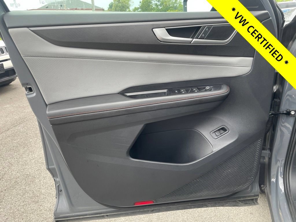 Certified 2025 Volkswagen Atlas Peak Edition SE AWD/4WD image 17