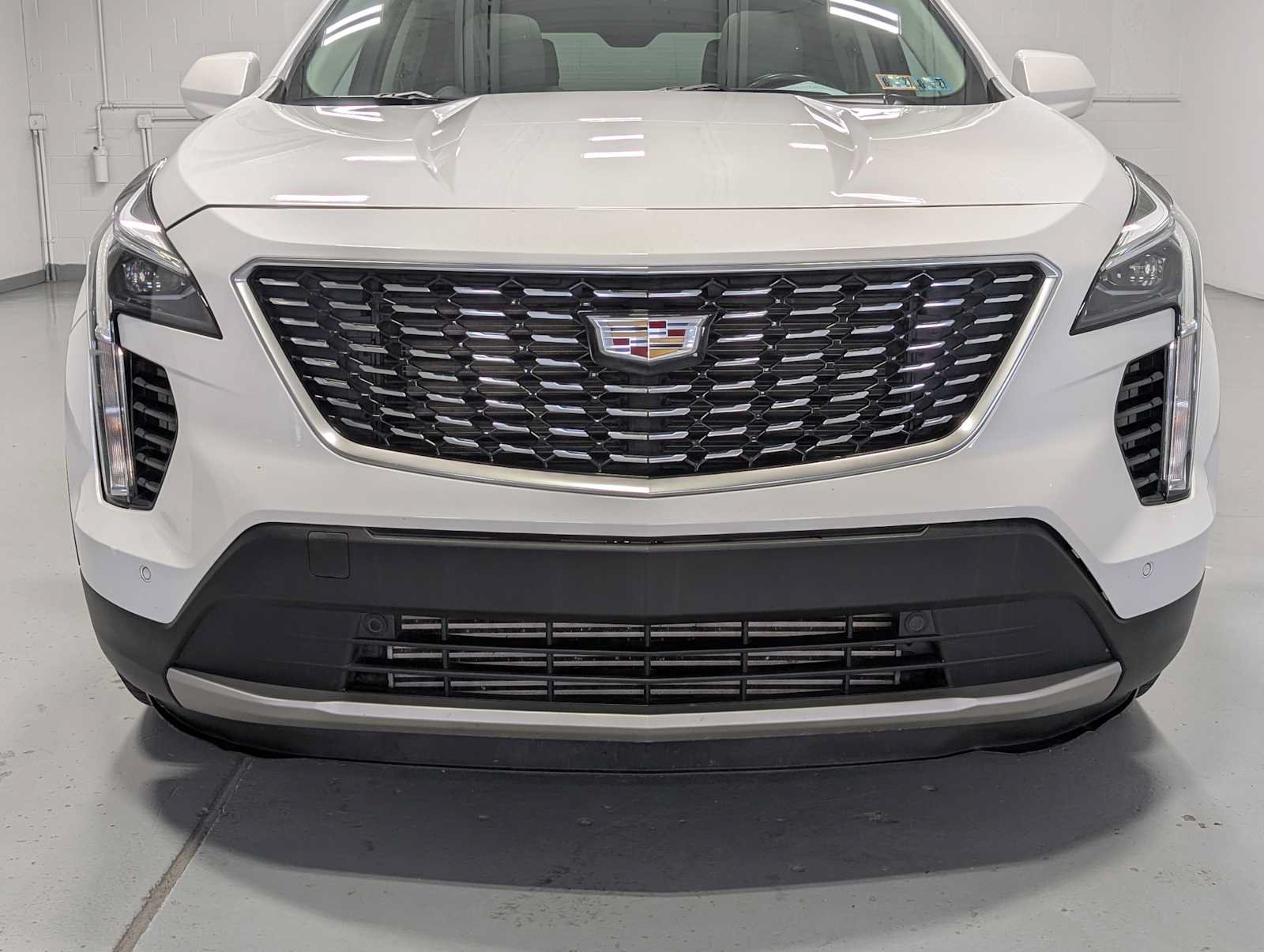 Used 2019 Cadillac XT4 Premium Luxury AWD/4WD image 2
