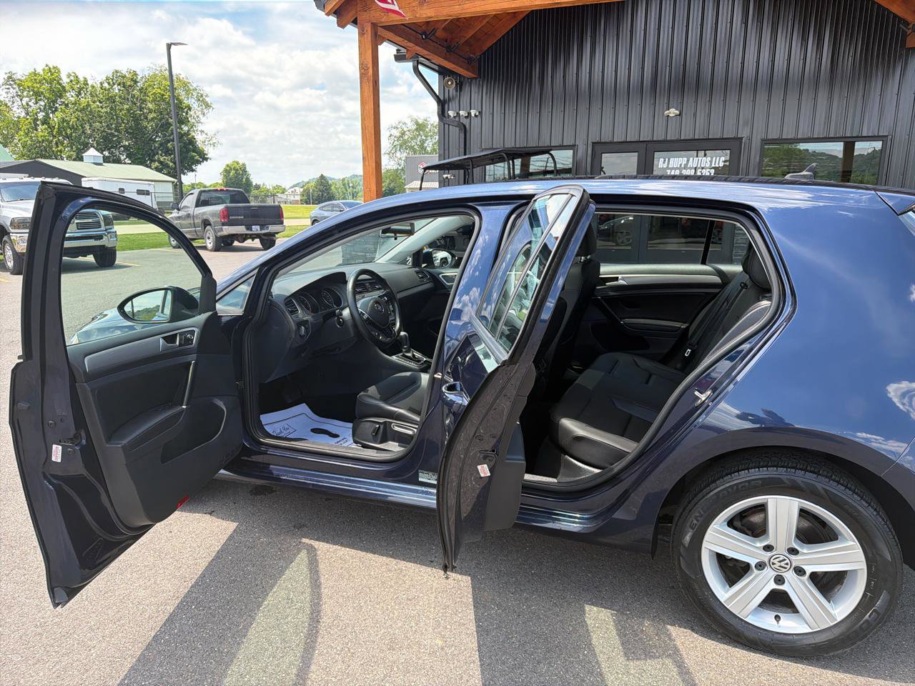 Used 2017 Volkswagen Golf Wolfsburg Edition FWD image 7