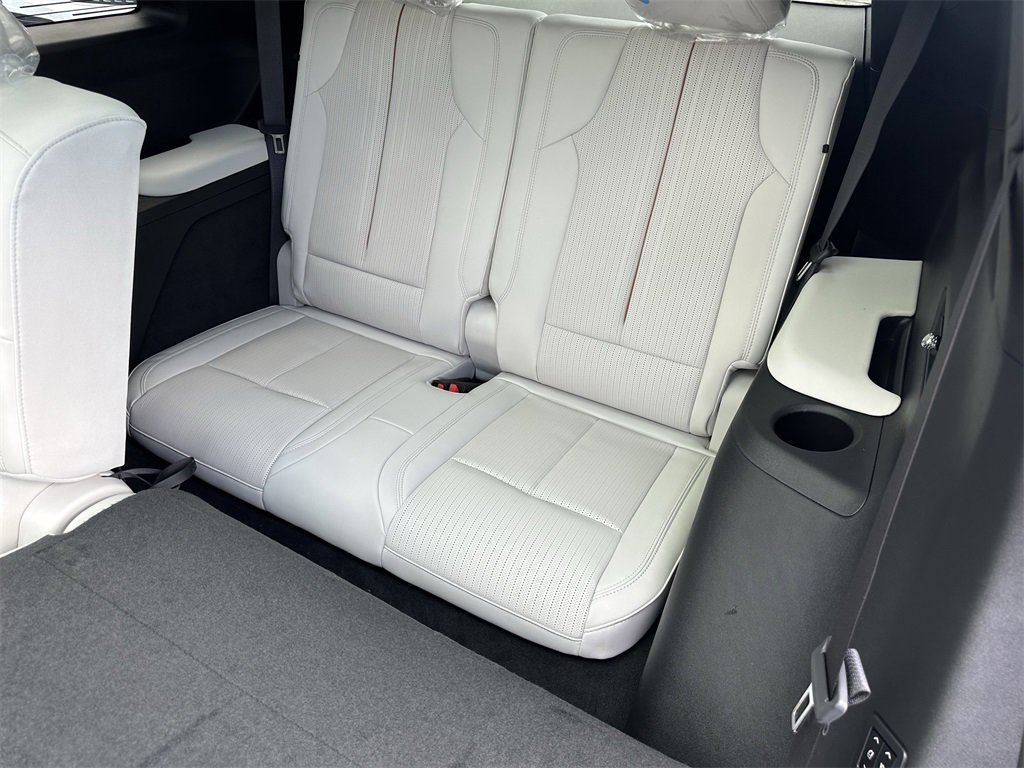 New 2026 Cadillac Vistiq Sport image 25