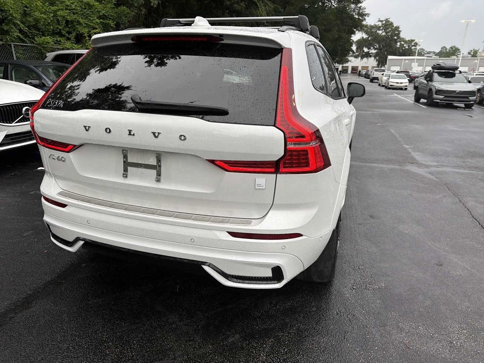 Used 2023 Volvo XC60 B5 Ultimate w/ Climate Package FWD image 12