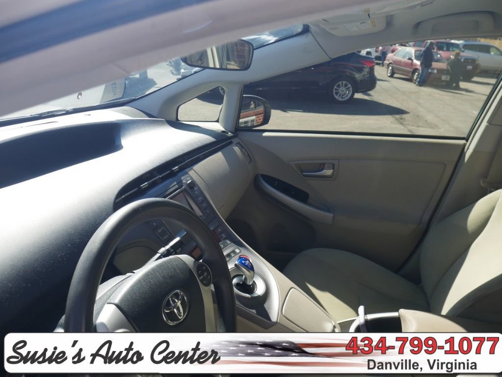 Used 2014 Toyota Prius Two FWD image 16