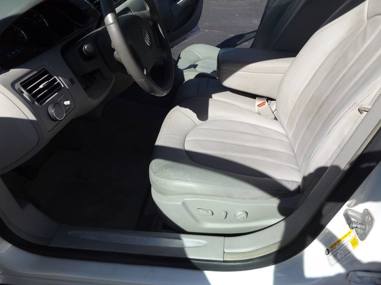 Used 2011 Buick Lucerne CXL FWD image 13