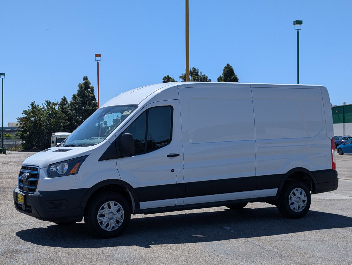 Used 2023 Ford E-Transit Medium Roof image 5