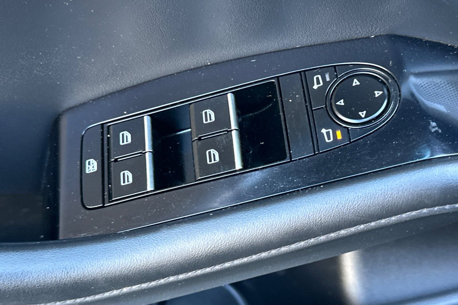 Used 2025 MAZDA MAZDA3 2.5 S Hatchback w/ Premium Pkg image 12