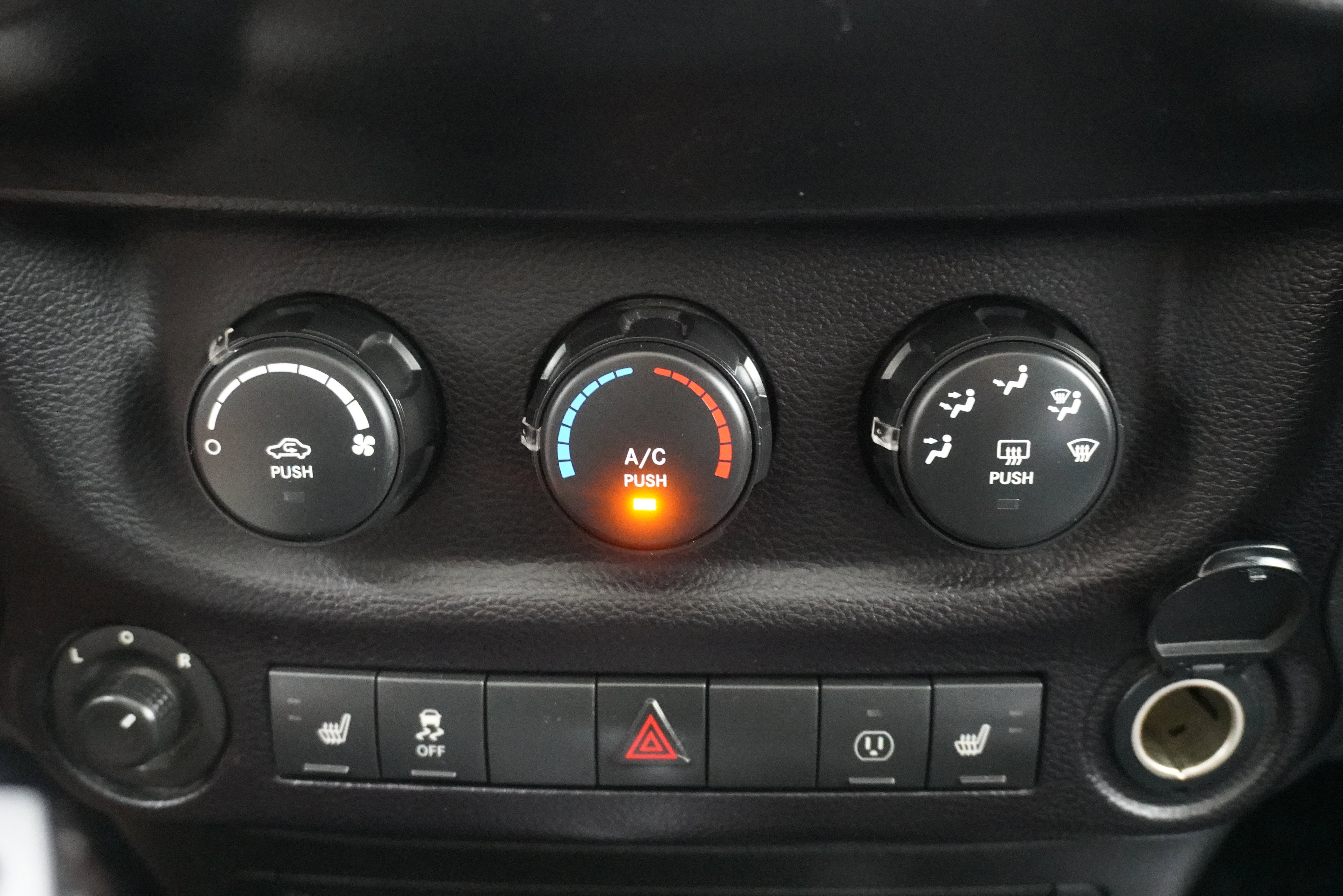 Used 2015 Jeep Wrangler Unlimited Rubicon AWD/4WD image 20