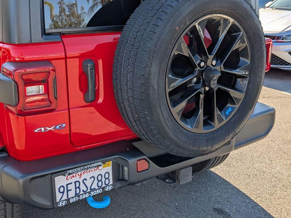 Used 2023 Jeep Wrangler Unlimited Sahara image 11