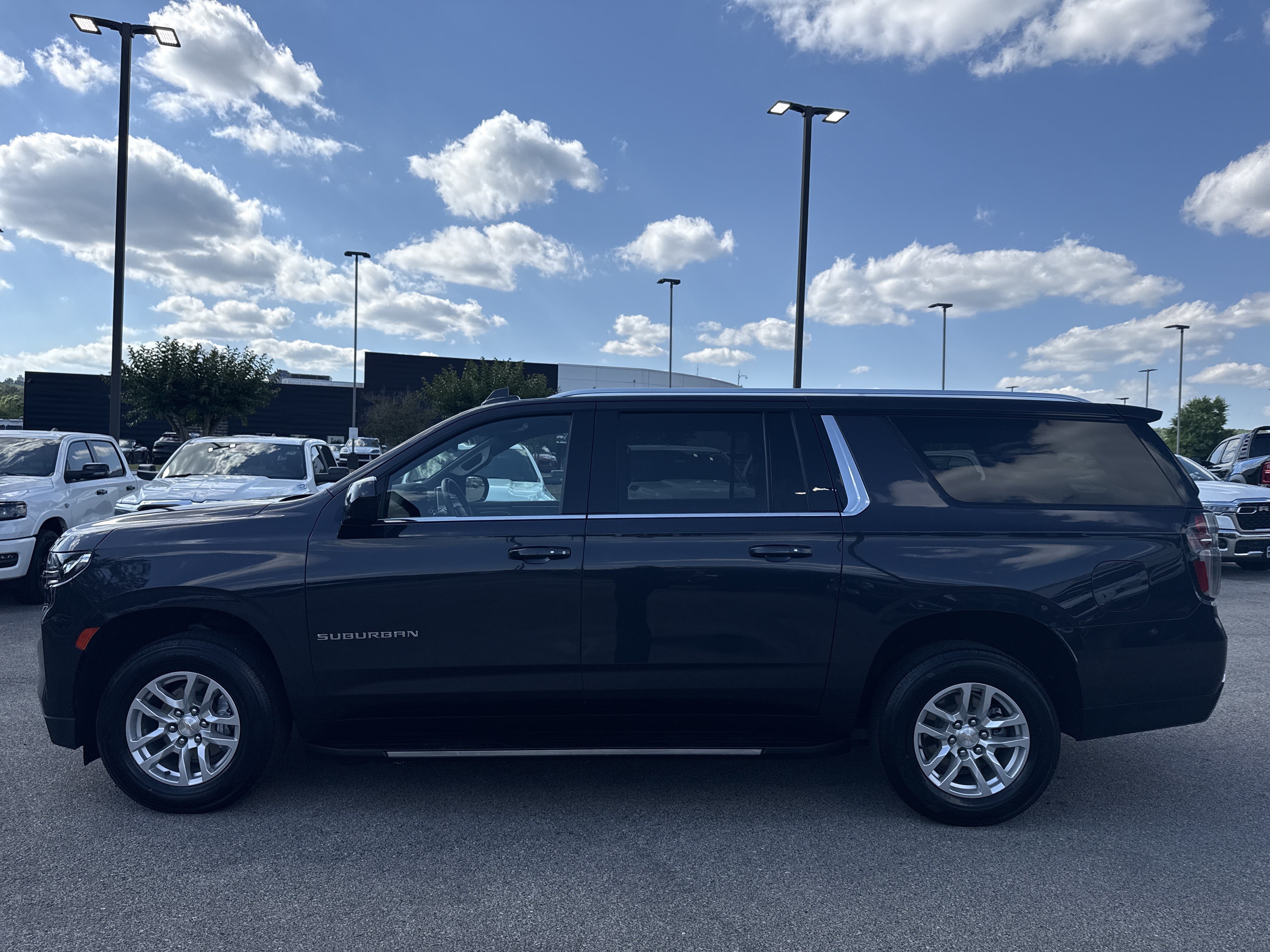 Used 2024 Chevrolet Suburban LT AWD/4WD image 4