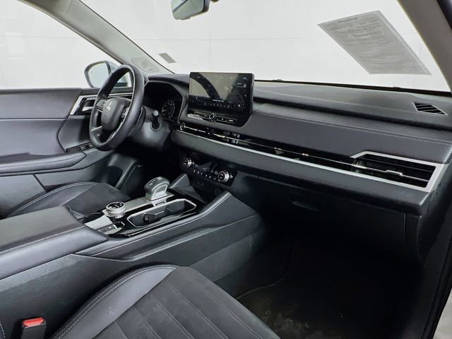 Used 2025 Mitsubishi Outlander SE AWD/4WD image 41