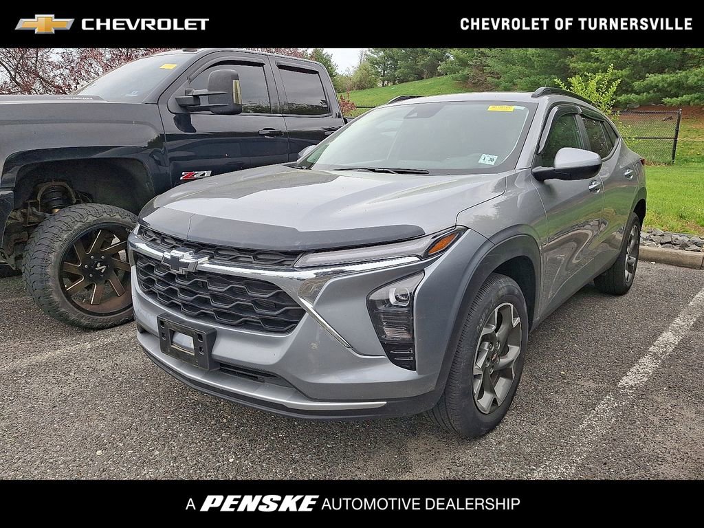 Used 2025 Chevrolet Trax LT