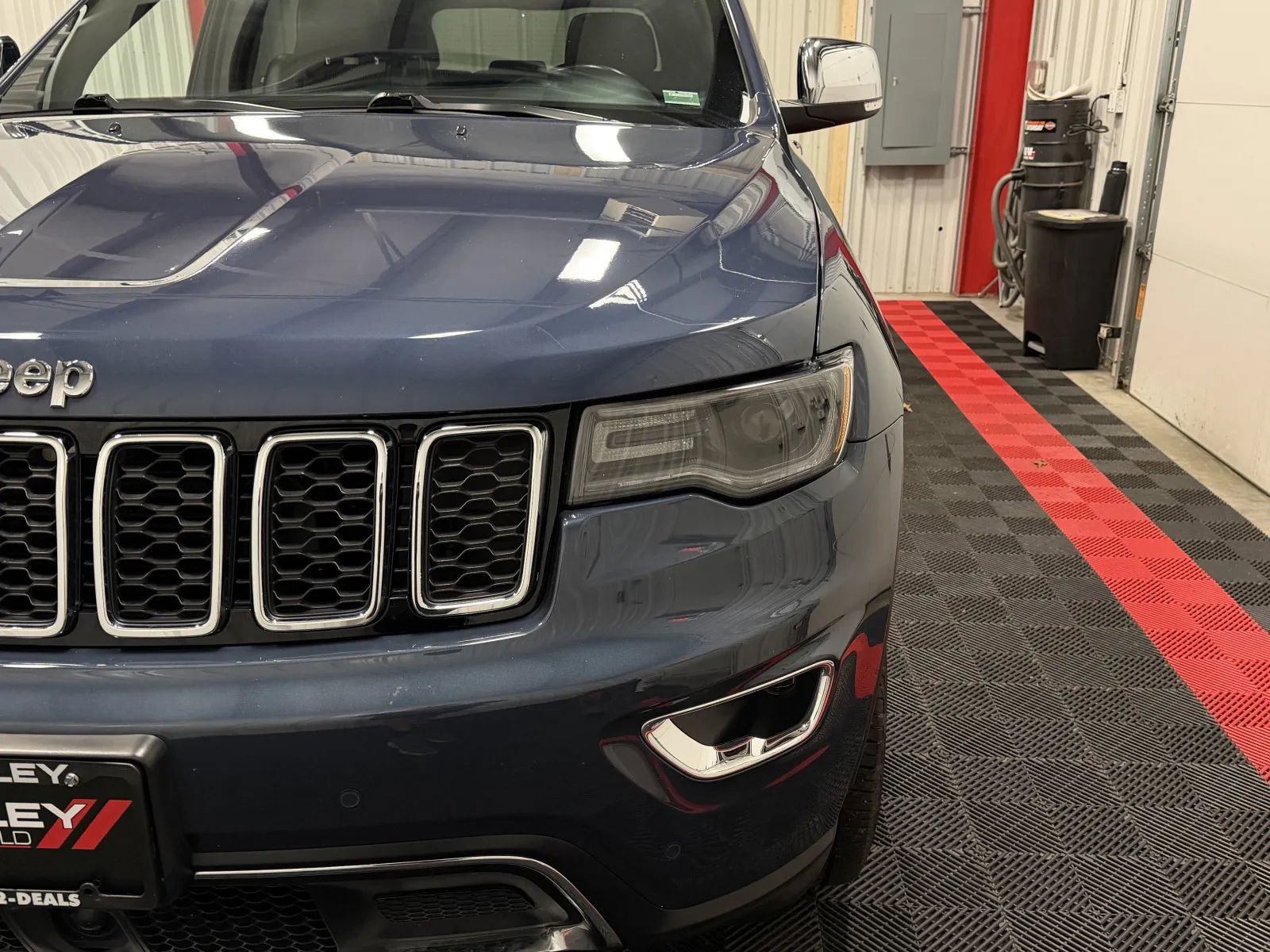 Used 2020 Jeep Grand Cherokee Limited w/ Luxury Group II image 9