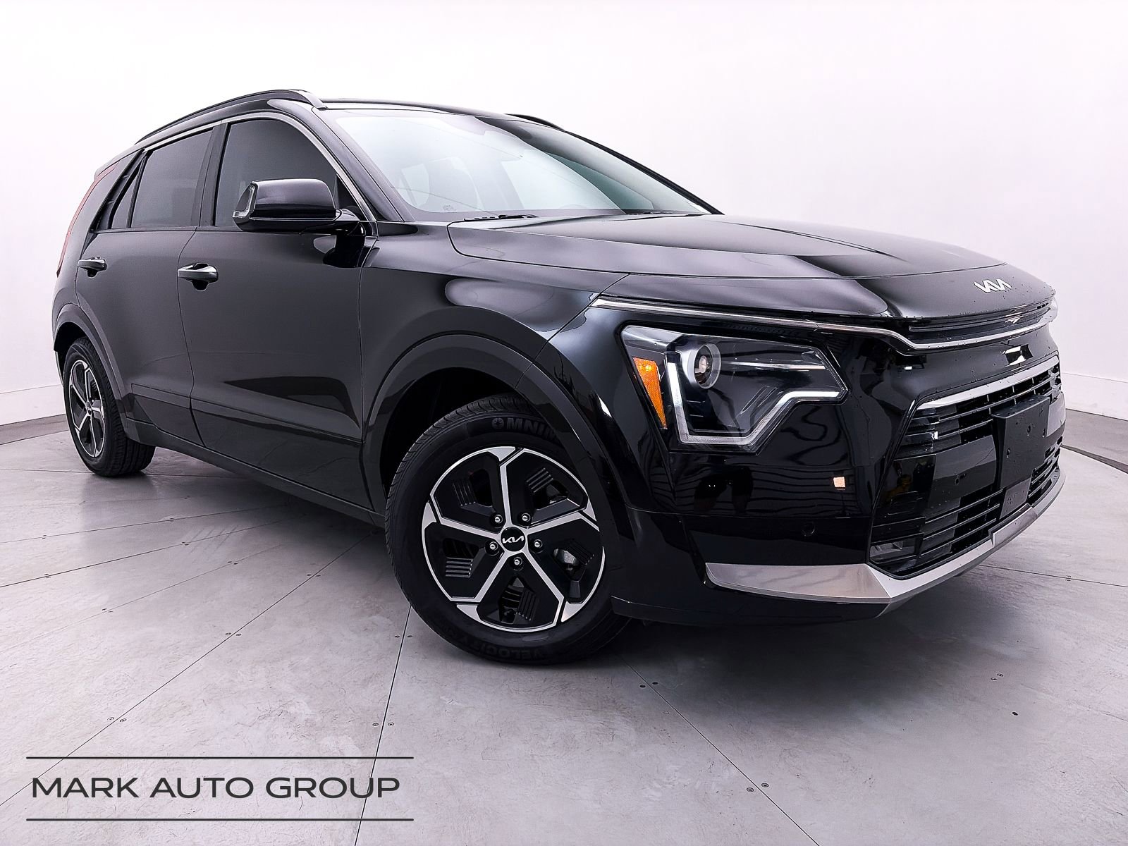 Used 2023 Kia Niro SX image 1