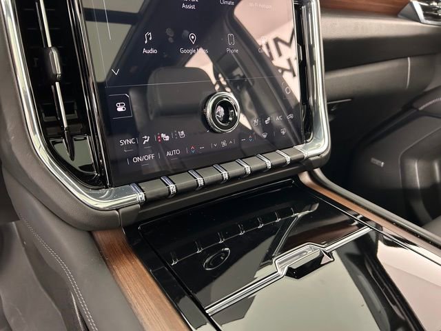 Used 2025 GMC Yukon XL Denali w/ Denali Reserve Package image 25