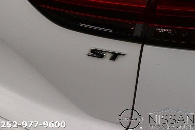 Used 2021 Buick Envision Essence w/ Sport Touring Package image 10