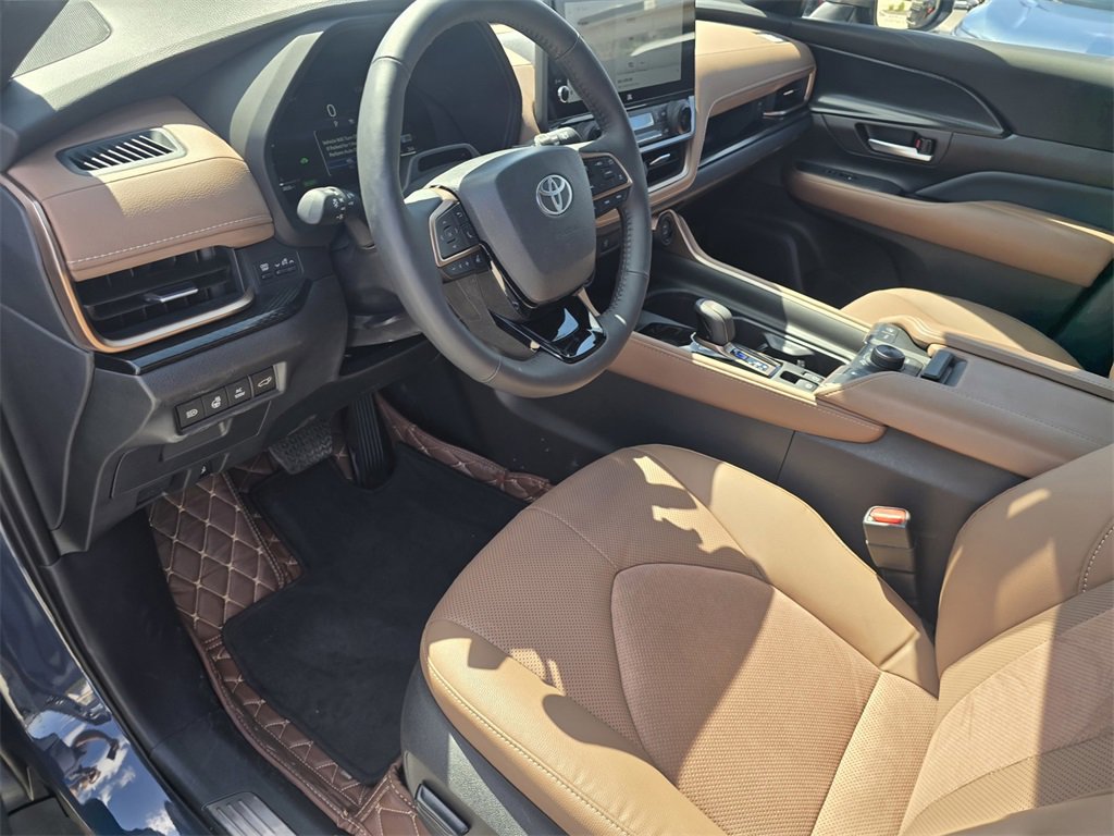 Used 2025 Toyota Grand Highlander AWD Hybrid image 21