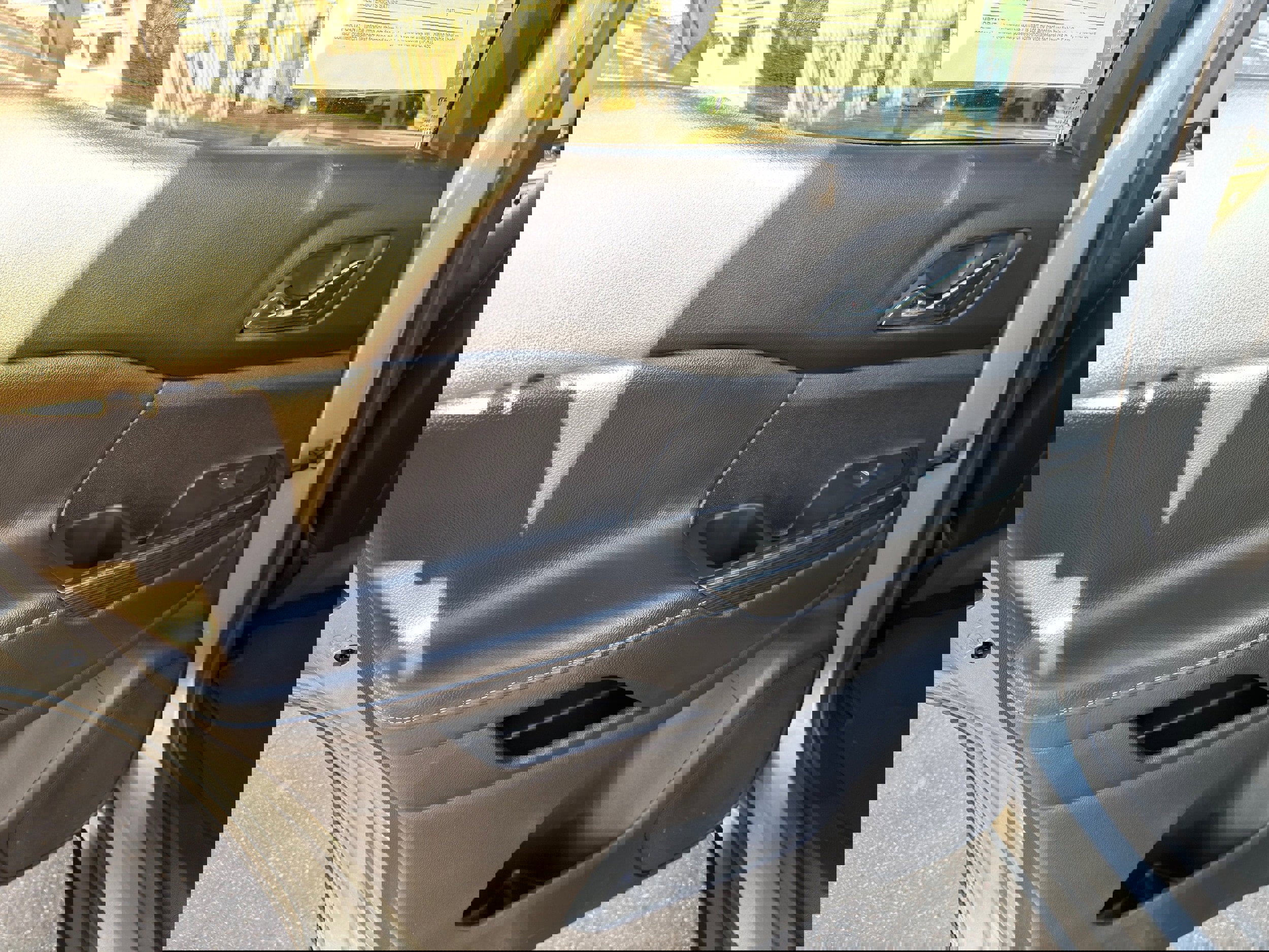 Used 2023 GMC Acadia SLT image 19