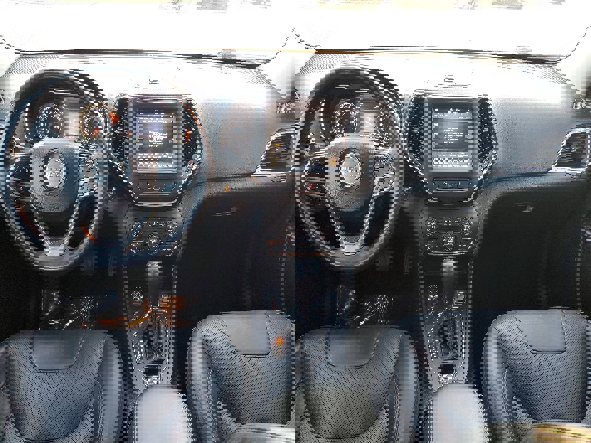 Used 2021 Jeep Cherokee Latitude Lux w/ Comfort/Convenience Group image 48