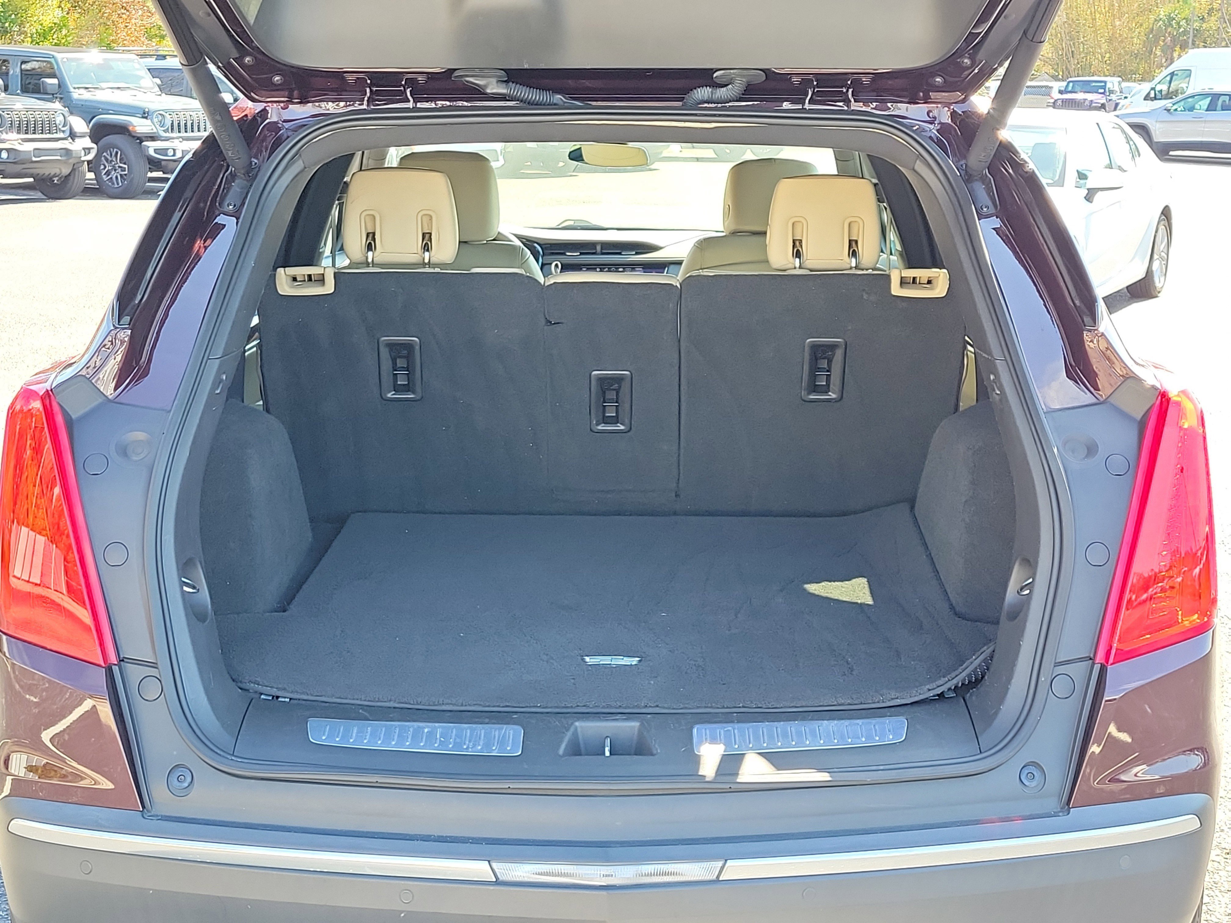 Used 2017 Cadillac XT5 Luxury w/ Driver Awareness Package image 14