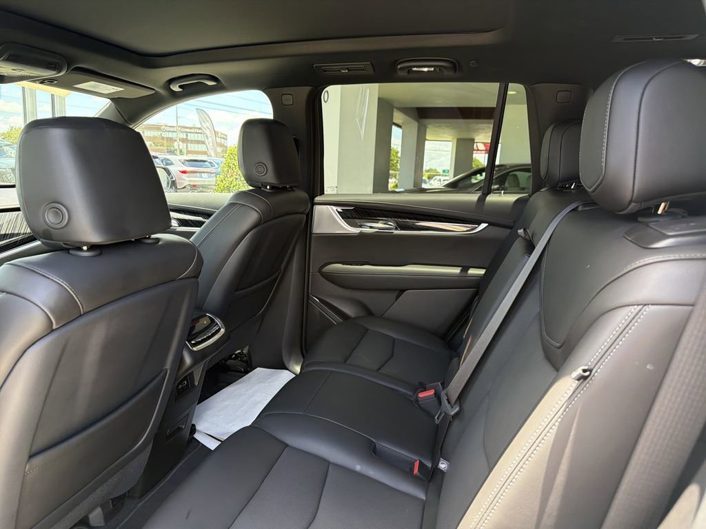 Certified 2025 Cadillac XT6 Premium Luxury FWD image 17