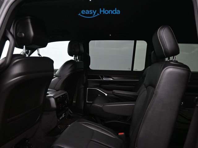 Used 2023 Jeep Wagoneer Series III w/ Preferred Equipment Group AWD/4WD image 15