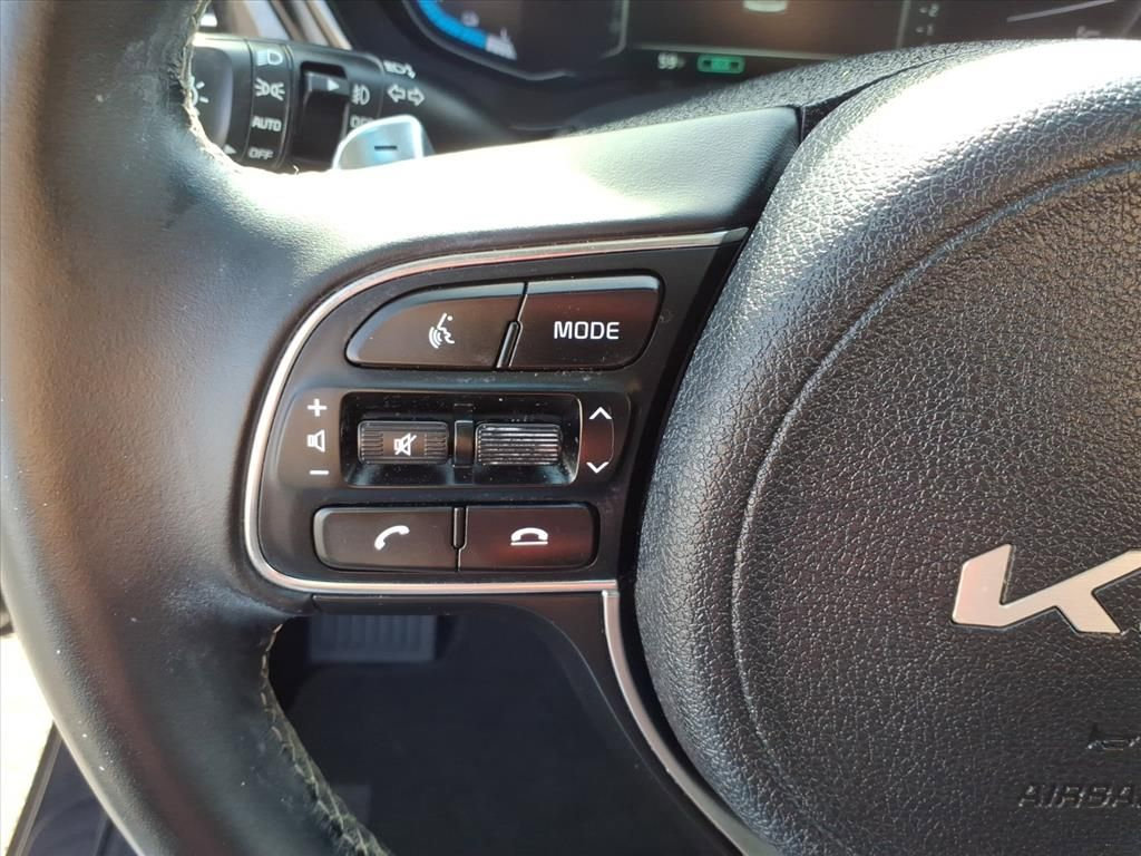 Used 2022 Kia Niro EX image 19
