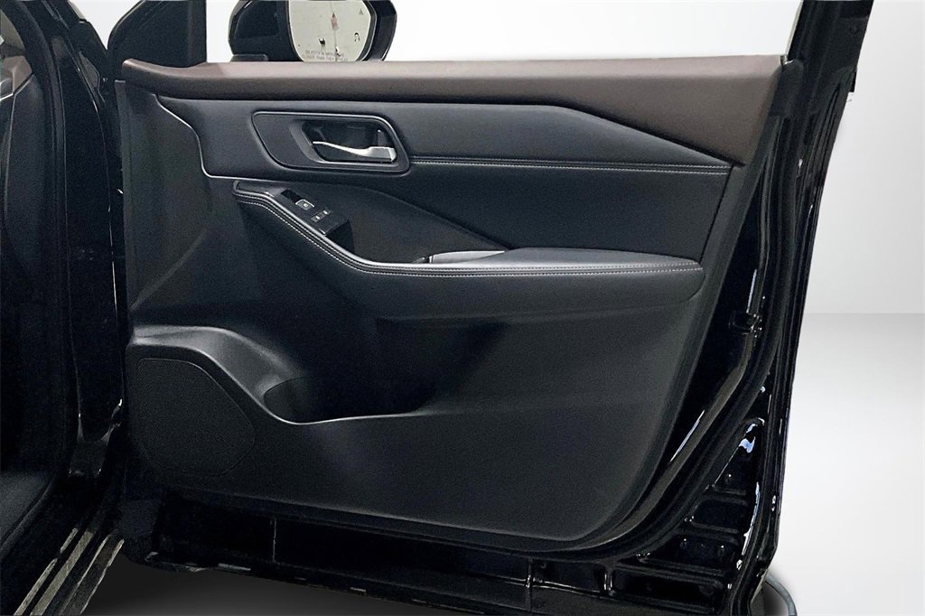 Used 2023 Nissan Rogue SL w/ SL Premium Package image 27