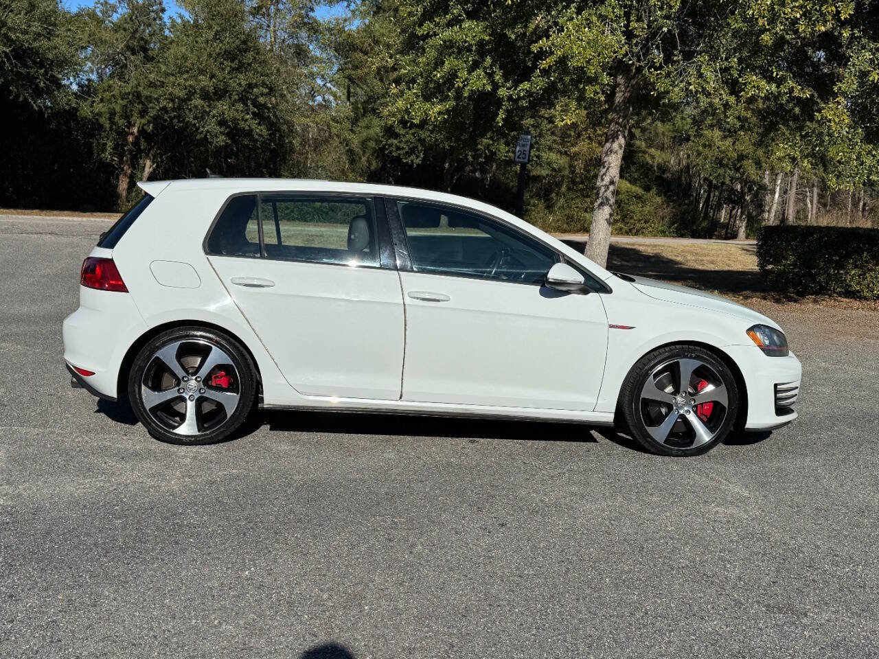 Used 2017 Volkswagen GTI SE image 7