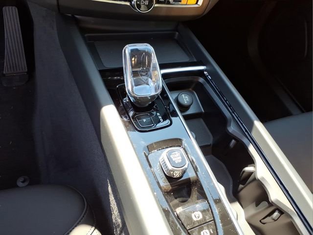 New 2026 Volvo XC60 B5 Core w/ Climate Package image 20