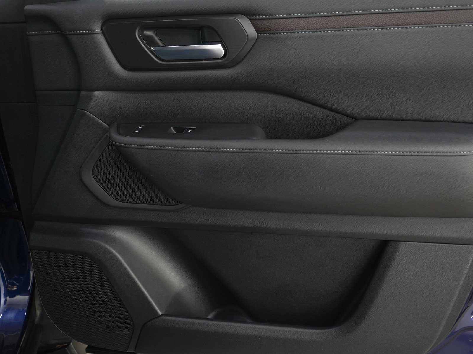 Used 2025 Nissan Armada SL AWD/4WD image 9