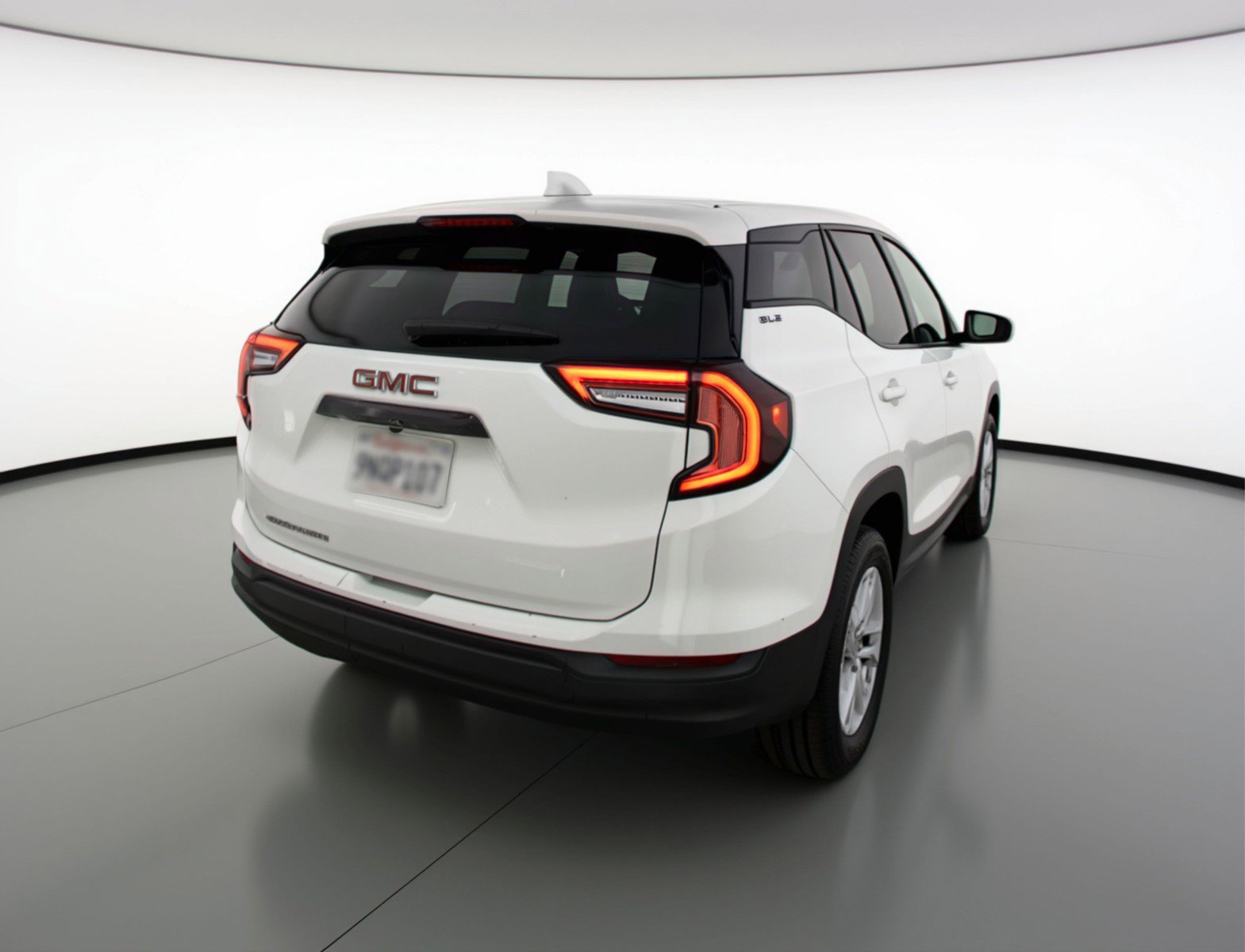 Used 2024 GMC Terrain SLE image 9