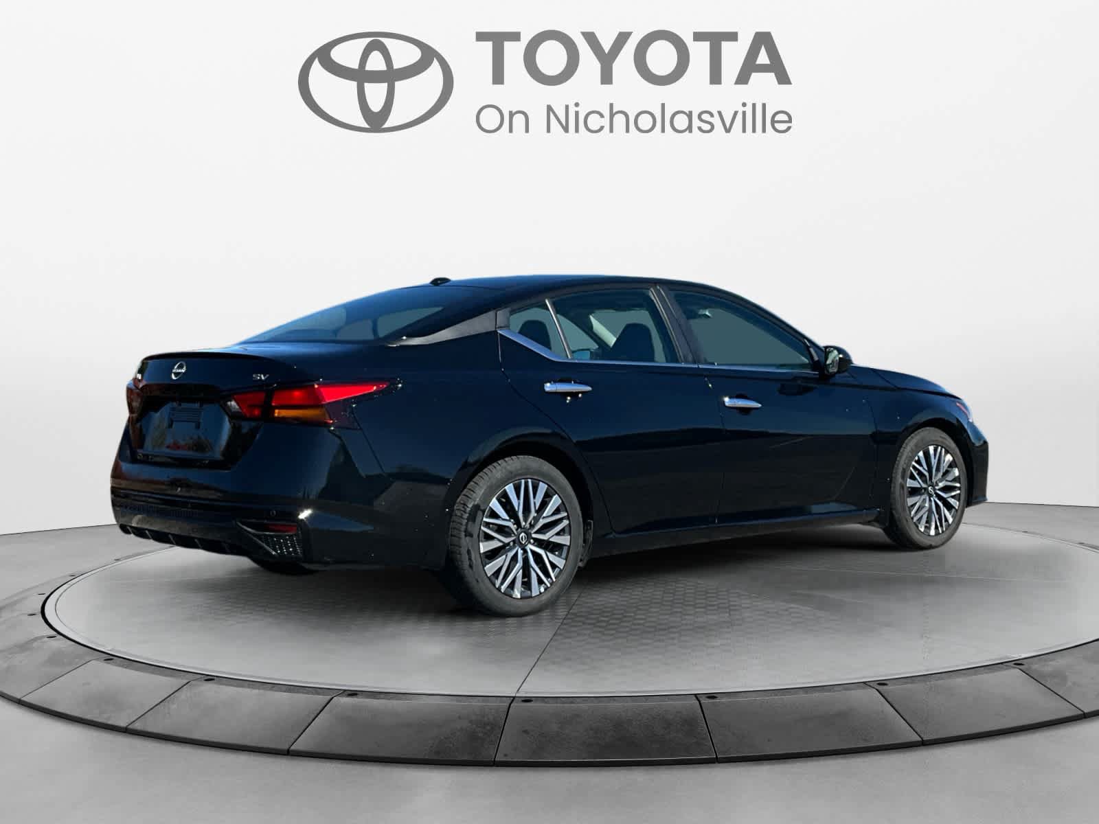 Used 2024 Nissan Altima 2.5 SV FWD image 5