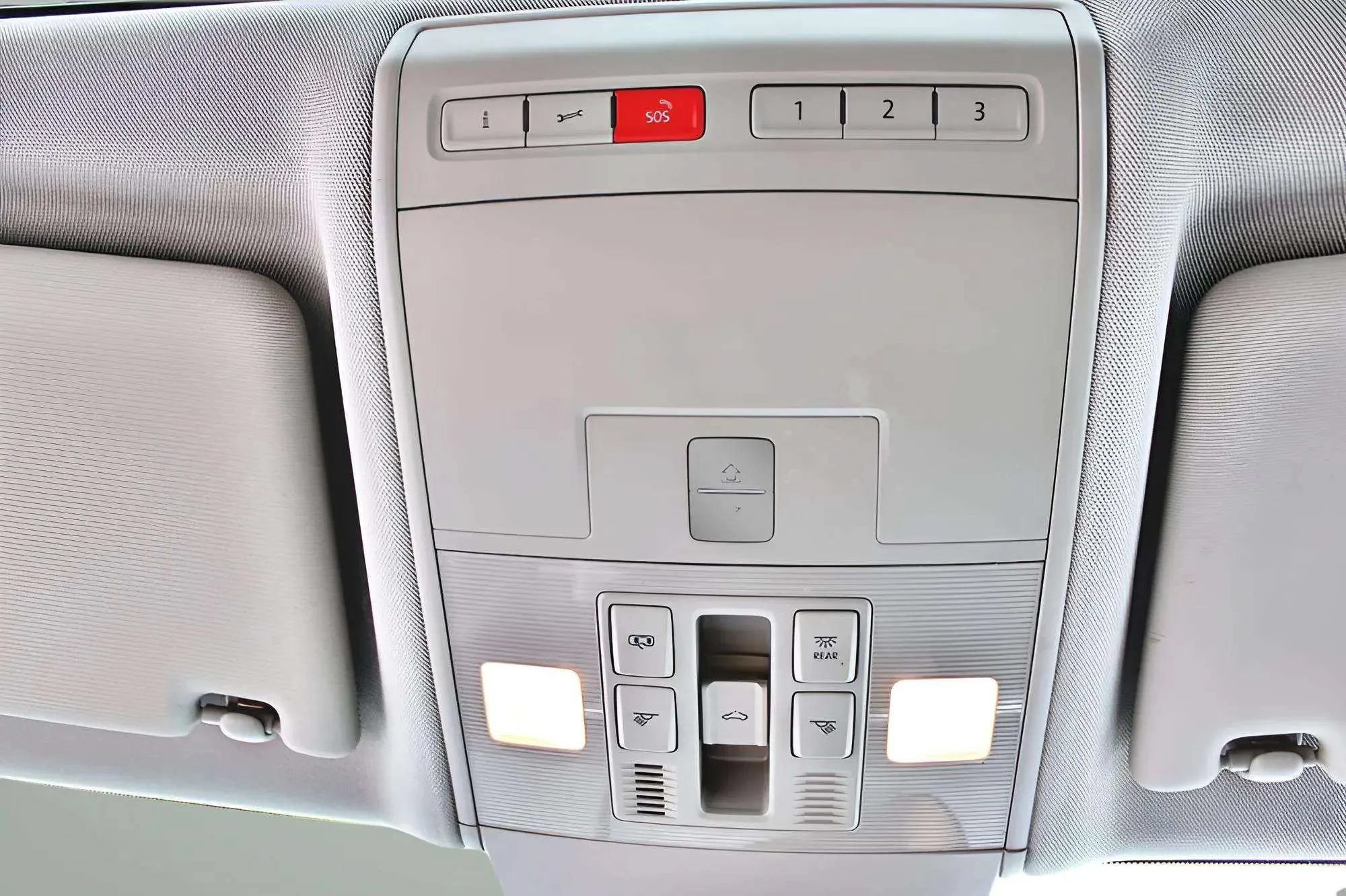 Used 2019 Volkswagen Atlas SEL FWD image 23