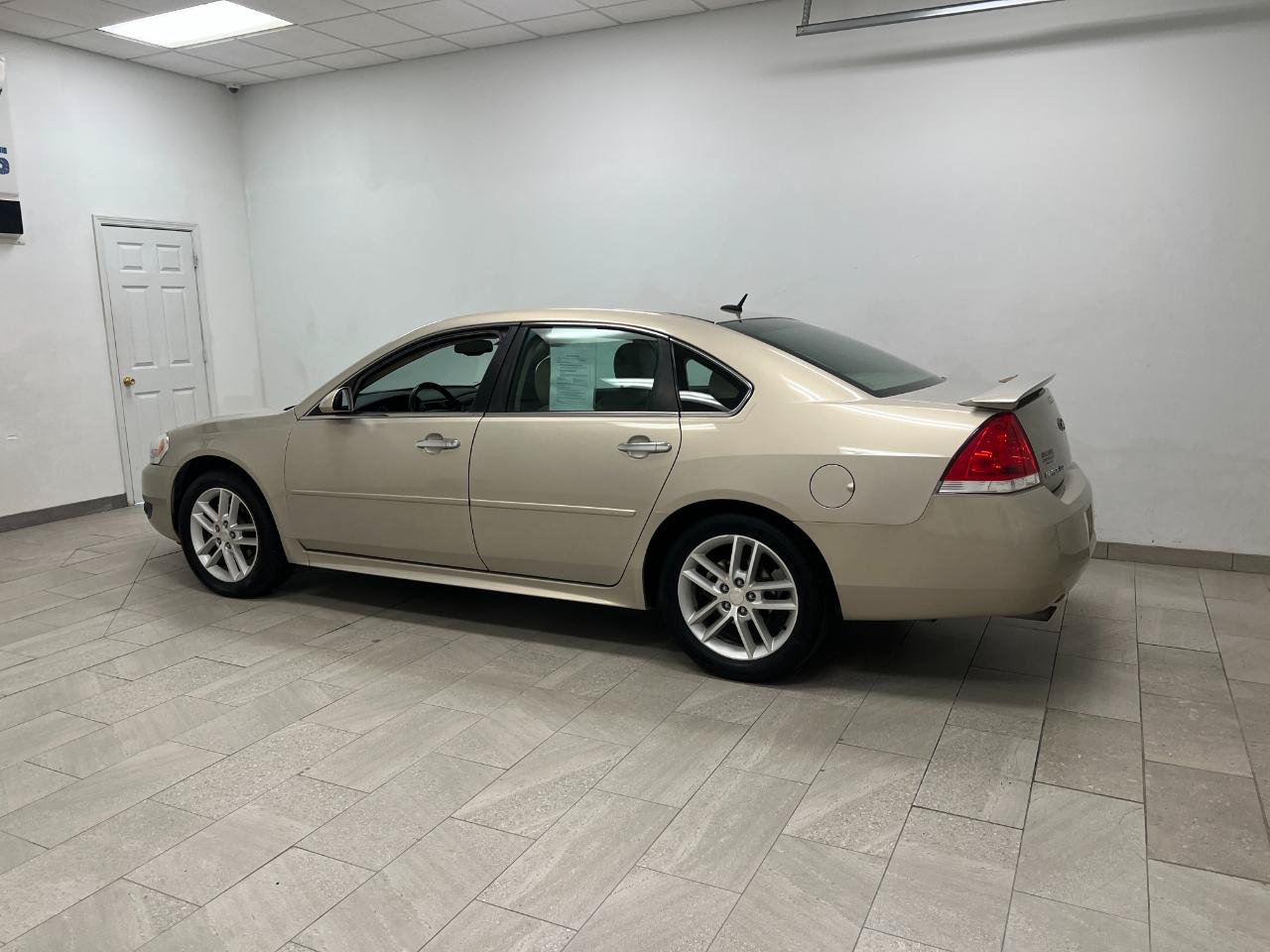 Used 2012 Chevrolet Impala LTZ FWD image 10
