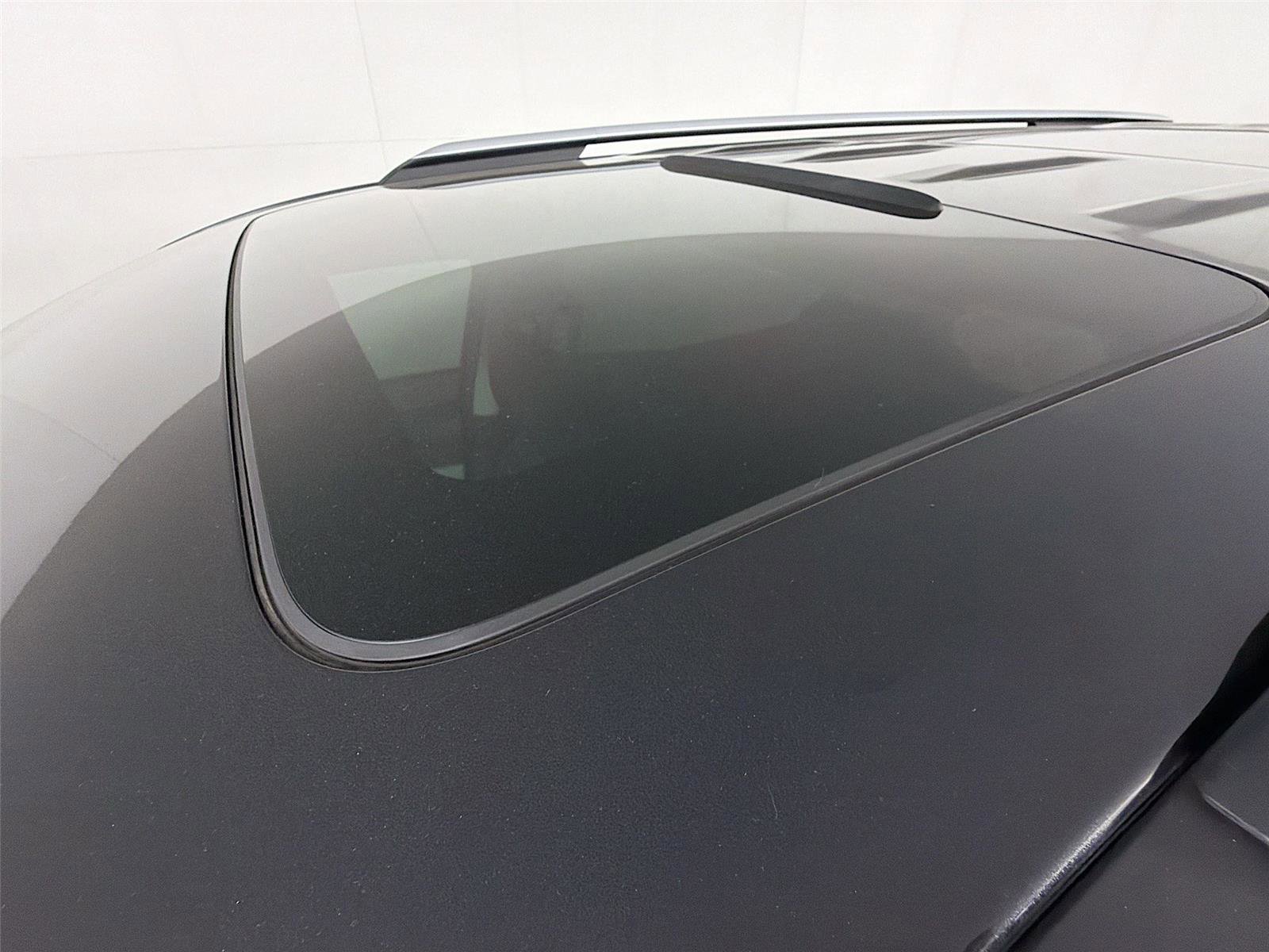 Used 2023 Kia Carnival SX Prestige image 14