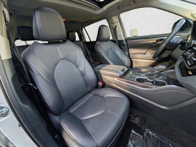 Used 2024 Toyota Highlander Limited AWD/4WD image 21