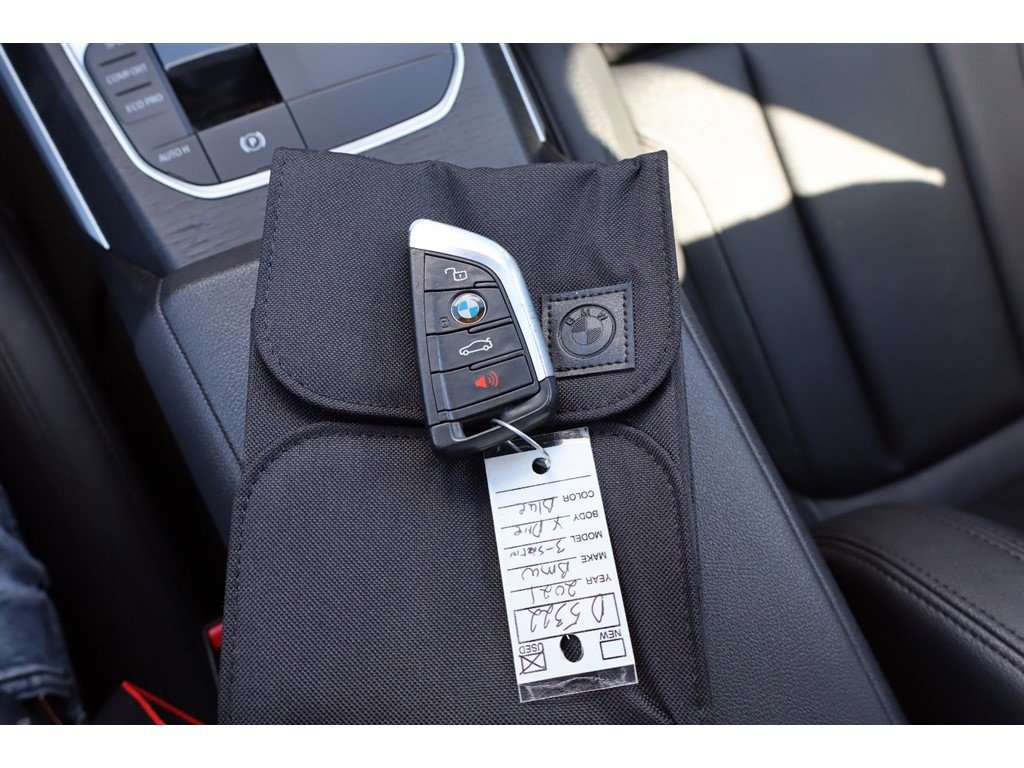 Used 2021 BMW 330i xDrive Sedan AWD/4WD image 46
