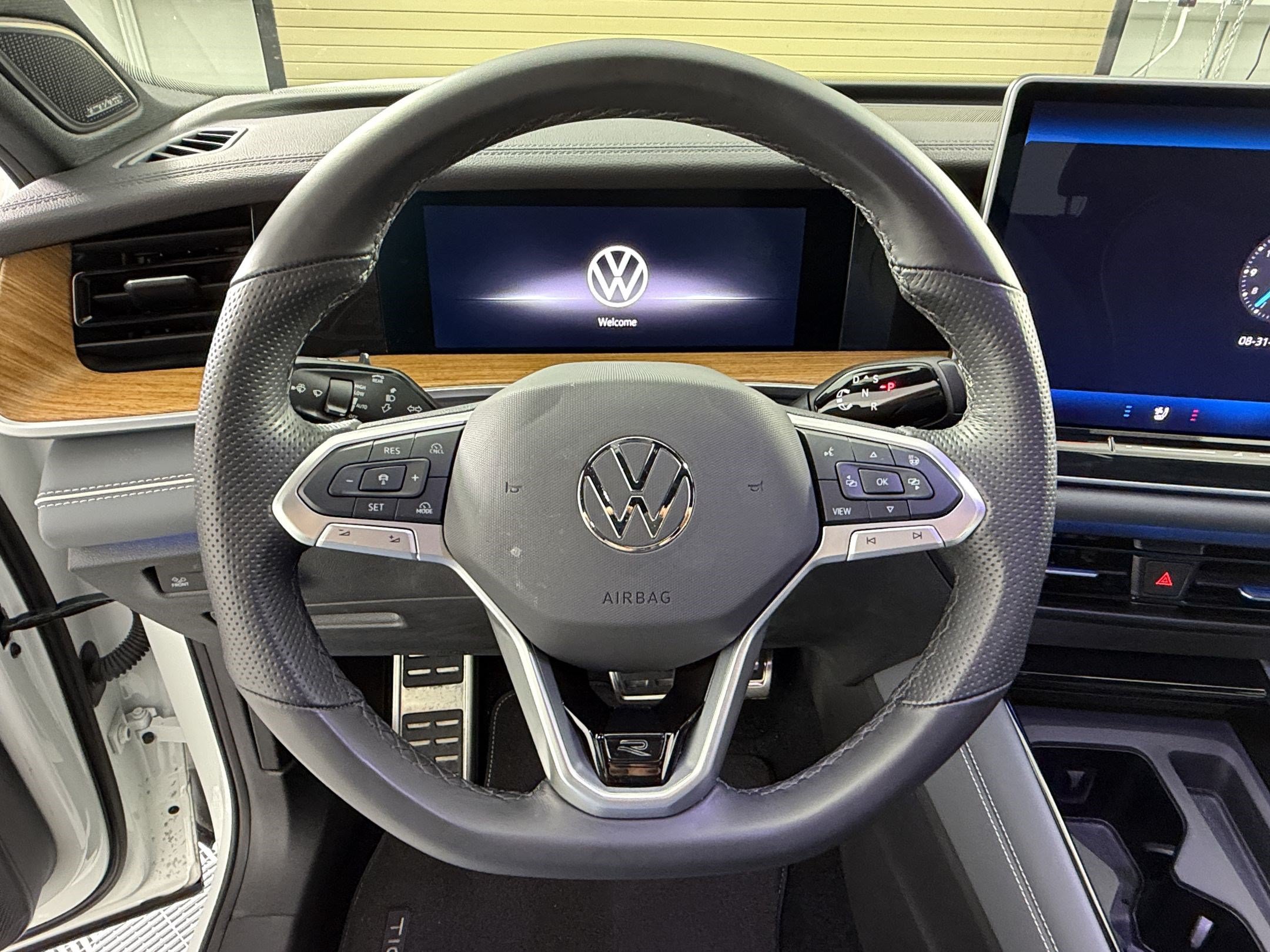 Used 2025 Volkswagen Tiguan SEL R-Line AWD/4WD image 11