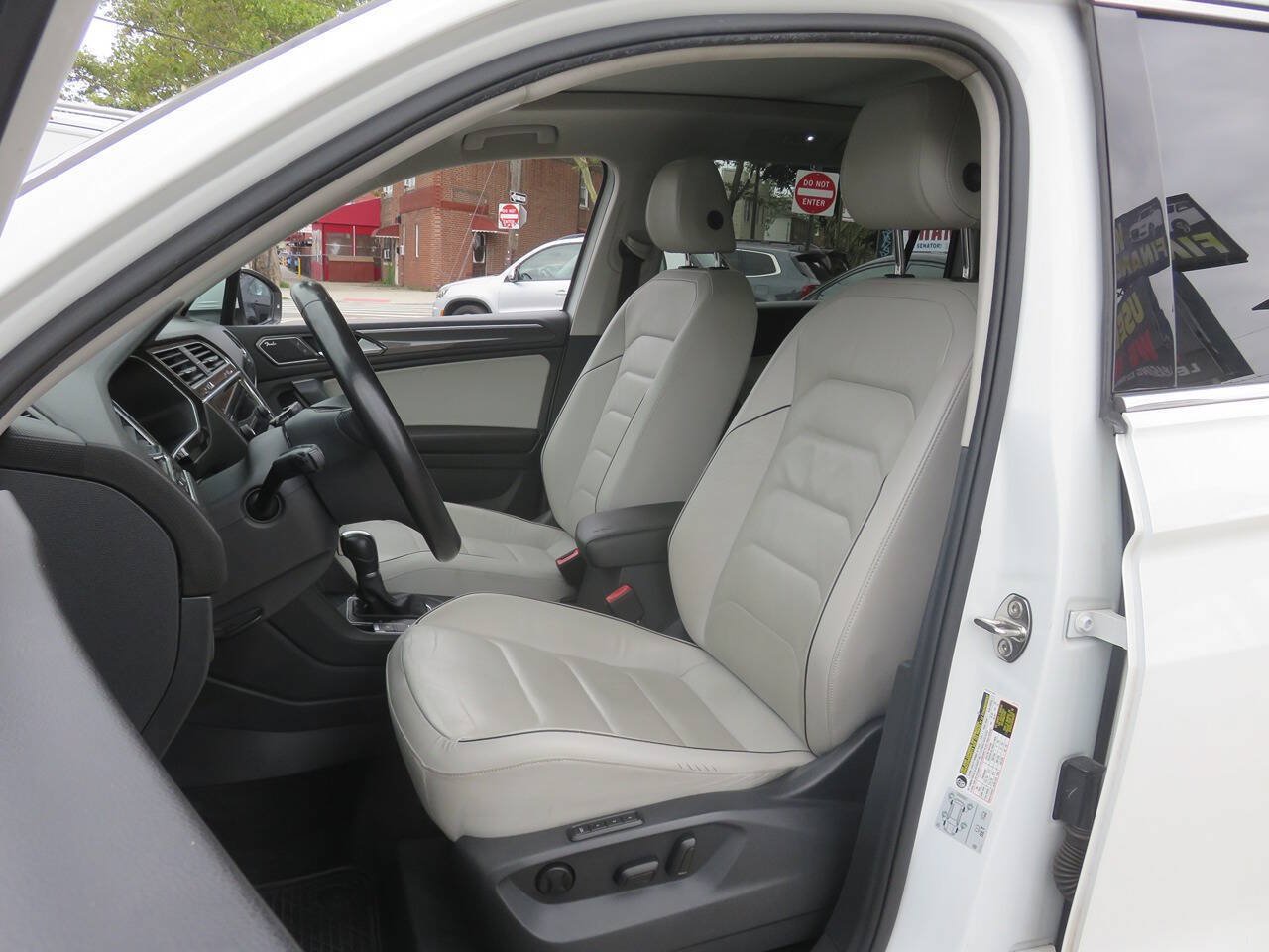 Used 2018 Volkswagen Tiguan SEL Premium AWD/4WD image 10