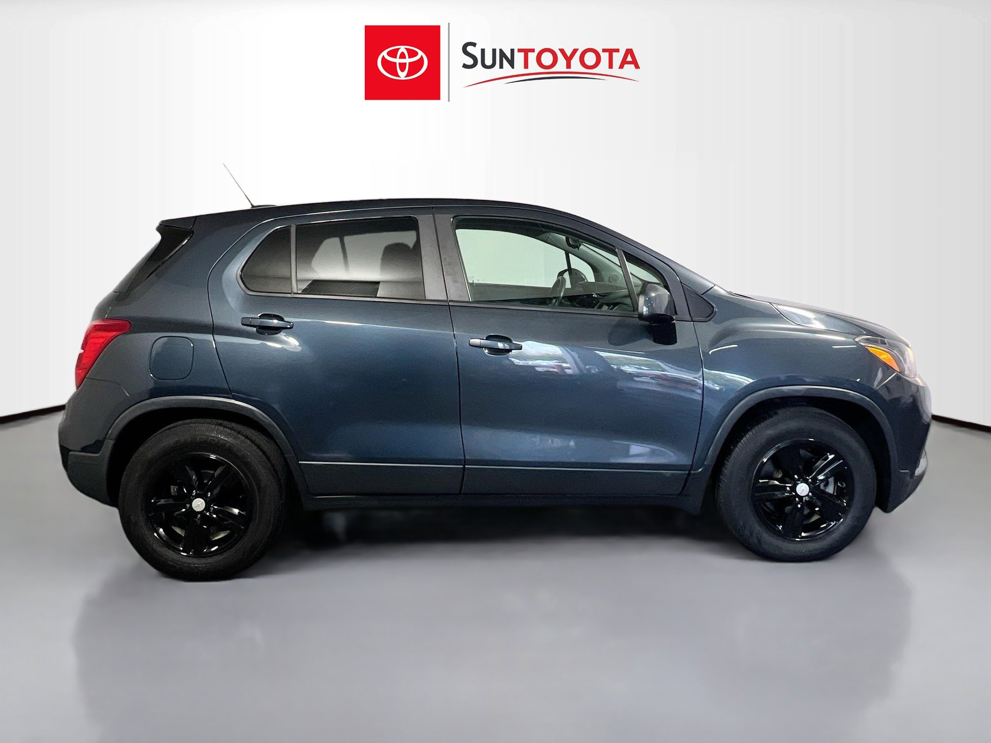 Used 2021 Chevrolet Trax LS w/ Tint and Cruise Package image 2