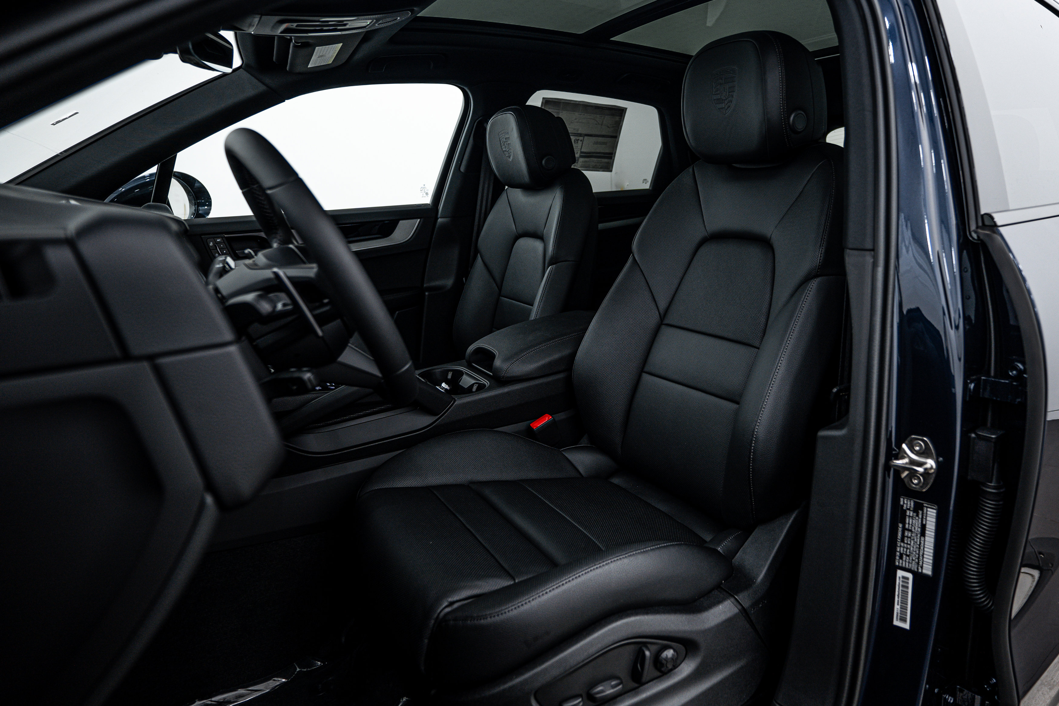 Certified 2025 Porsche Cayenne image 17