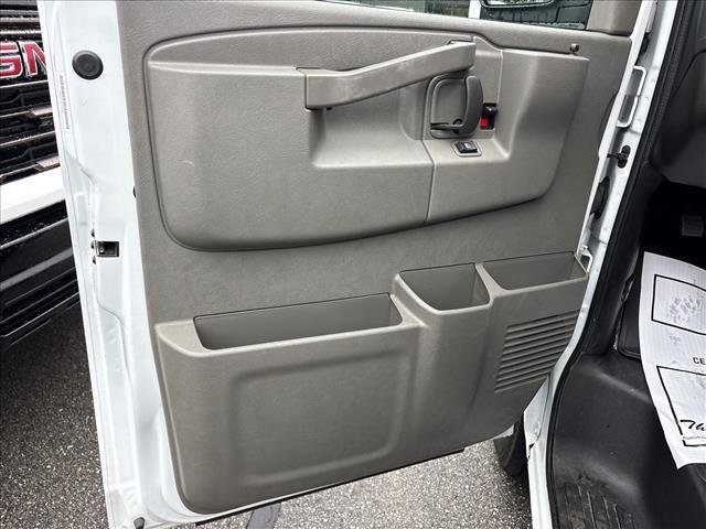 Certified 2025 Chevrolet Express 3500 LT w/ LT Preferred Equipment Group RWD image 21