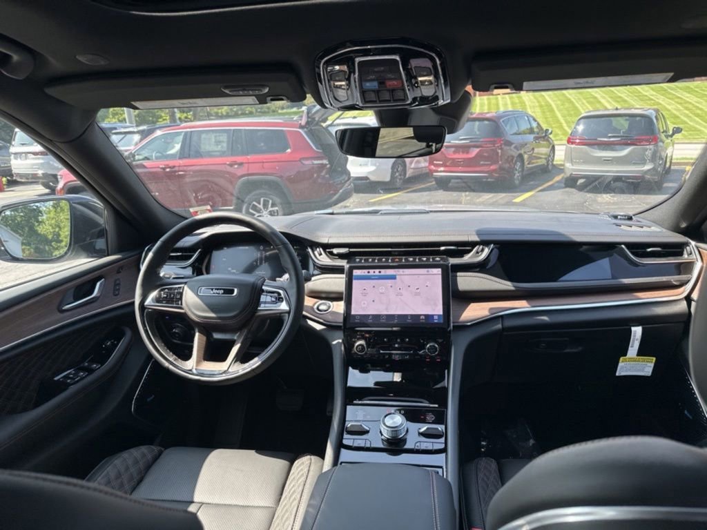 Used 2023 Jeep Grand Cherokee Summit image 16