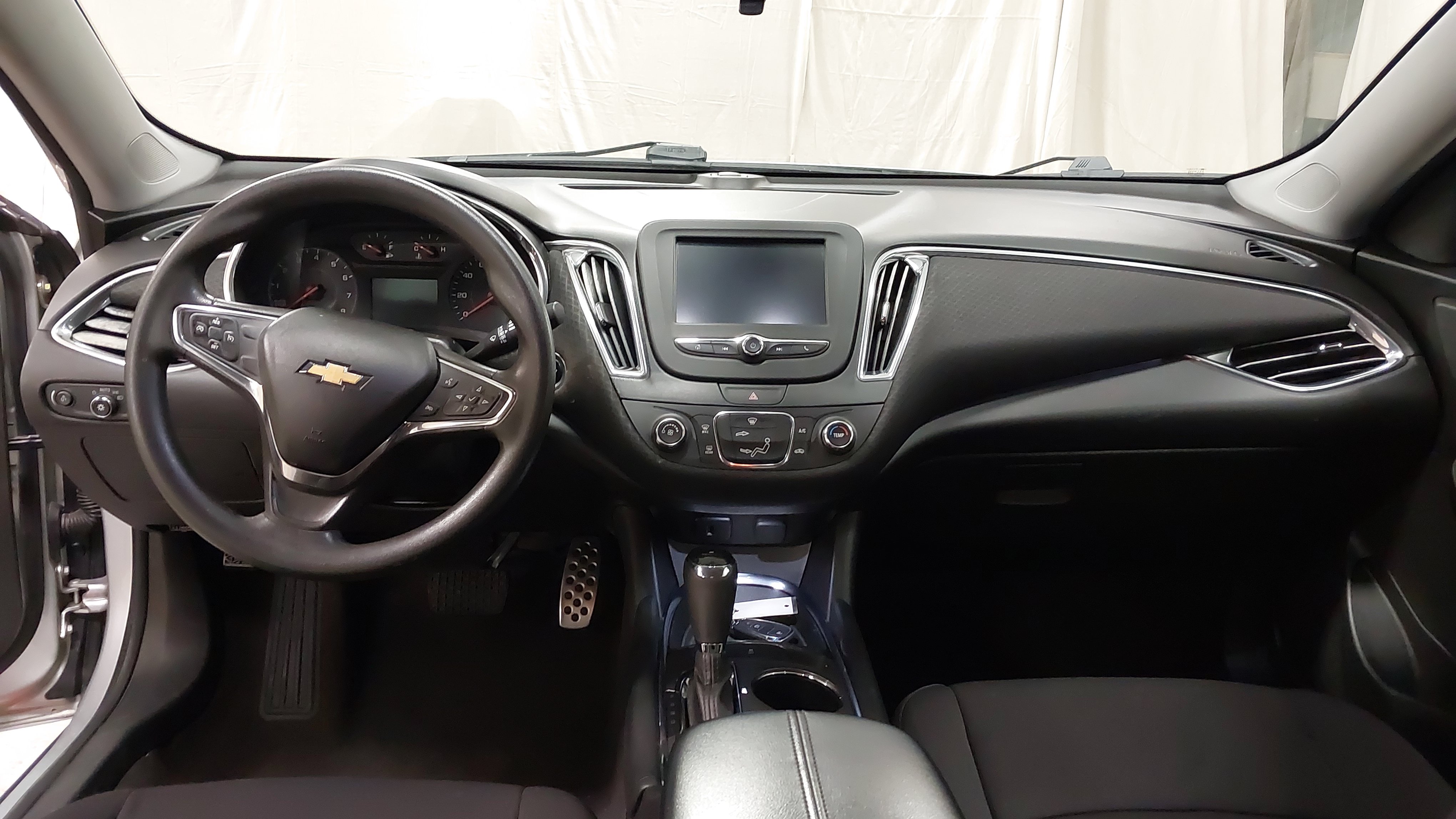 Used 2017 Chevrolet Malibu LT FWD image 26